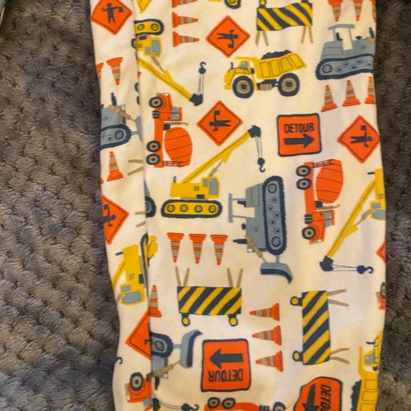Excellent Condition 3 piece sz7 fleece Construction Digger Dumptruck Pajamas - Picture 4 of 5